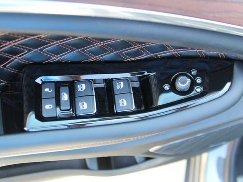 Used 2023 Jeep Grand Cherokee L Summit w/ Luxury Tech Group V AWD/4WD image 15