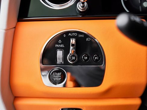 Used 2025 Rolls-Royce Cullinan image 67