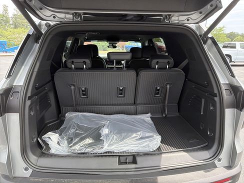 New 2026 Chevrolet Traverse LT w/ Midnight/Sport Edition FWD image 16