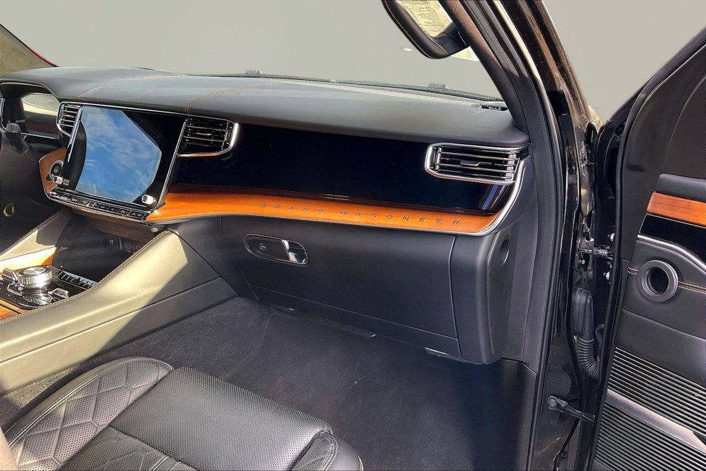 Used 2023 Jeep Grand Wagoneer L Series III AWD/4WD image 30