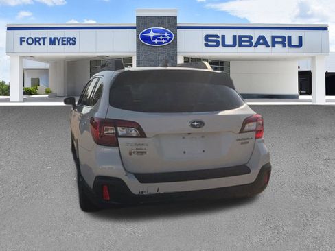 Used 2018 Subaru Outback 3.6R Limited image 17