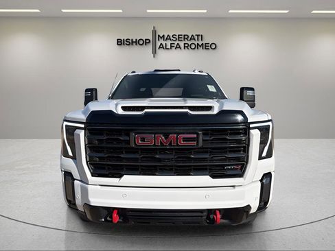 Used 2024 GMC Sierra 2500 AT4 w/ AT4 Premium Plus Package image 3