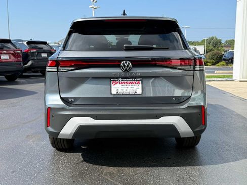 Certified 2026 Volkswagen Tiguan SE w/ Panoramic Sunroof Package AWD/4WD image 5