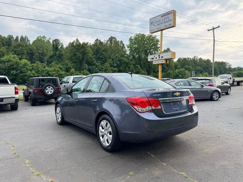 Used 2014 Chevrolet Cruze LS FWD image 7