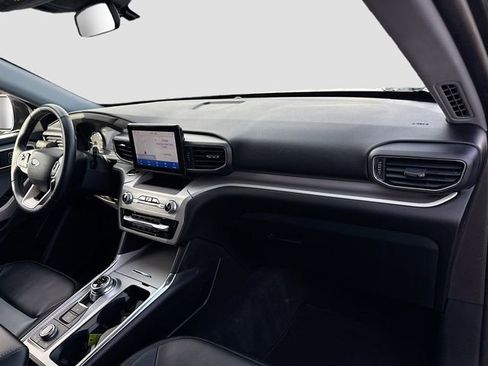 Certified 2022 Ford Explorer XLT w/ Equipment Group 202A image 33