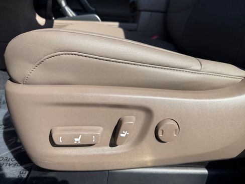 Used 2023 Lexus GX 460 Premium w/ Premium Package image 48