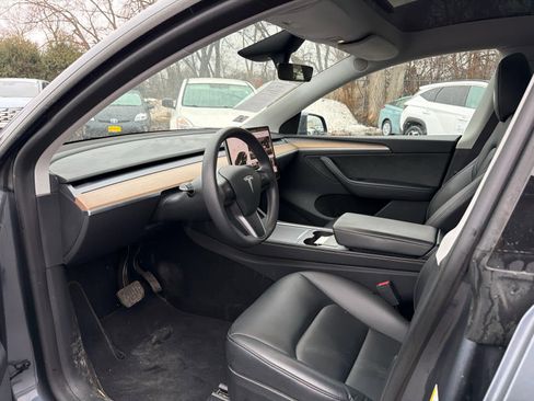 Used 2023 Tesla Model Y Long Range image 5