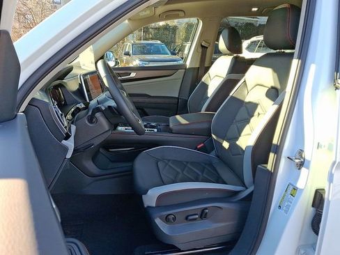 New 2026 Volkswagen Atlas Peak Edition image 9