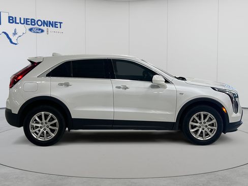Used 2023 Cadillac XT4 Luxury w/ Cold Weather Package FWD image 4