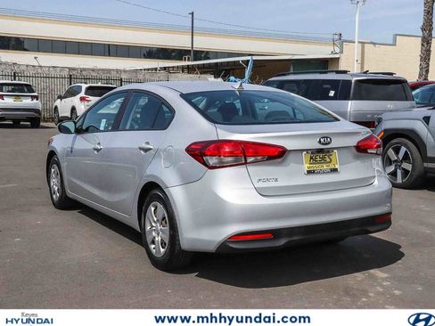 Used 2017 Kia Forte LX FWD image 2