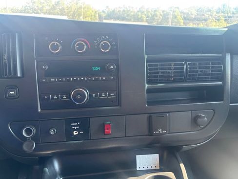 Used 2015 Chevrolet Express 2500 RWD image 15