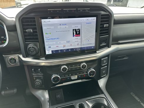 Used 2023 Ford F150 Lariat w/ Trailer Tow Package image 22