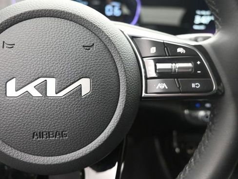 Used 2025 Kia Seltos S FWD image 14