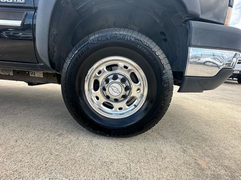 Used 2006 Chevrolet Silverado 2500 LT w/ Onstar Plus Package AWD/4WD image 11