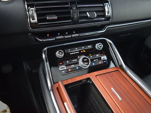 Used 2024 Lincoln Navigator L Reserve image 17