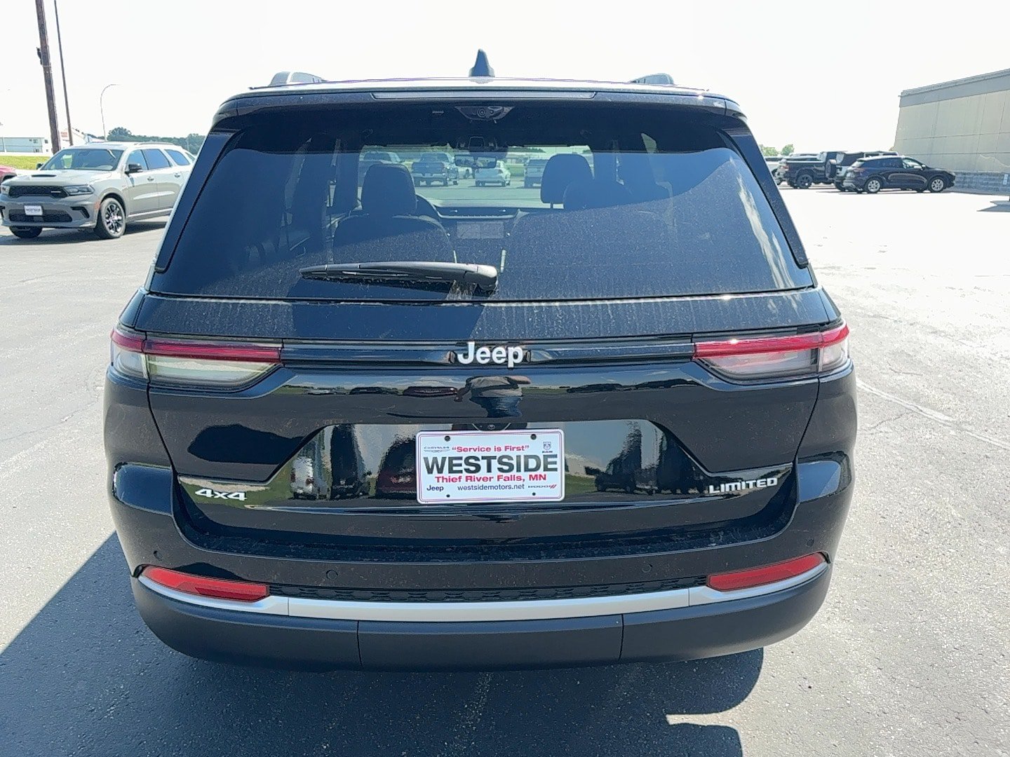 New 2026 Jeep Grand Cherokee Limited w/ Luxury Tech Group II AWD/4WD image 6