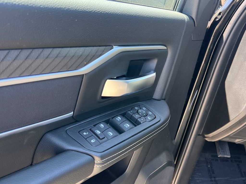 New 2026 RAM 2500 Big Horn AWD/4WD image 18