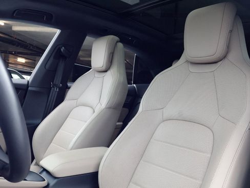 Certified 2024 Porsche Macan 4 Electric image 5