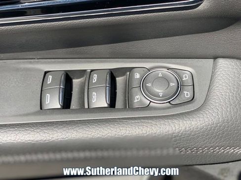 Used 2025 GMC Yukon Denali AWD/4WD image 15