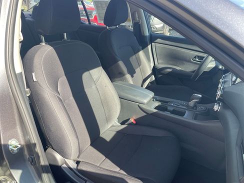 Used 2025 Nissan Sentra S image 34