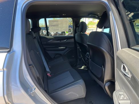 New 2026 Jeep Grand Cherokee Laredo image 18