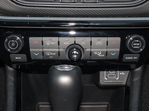 Used 2024 Jeep Compass Trailhawk image 11