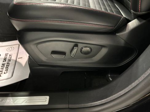 Used 2025 Ford Explorer ST-Line w/ ST-Line Street Pack image 13