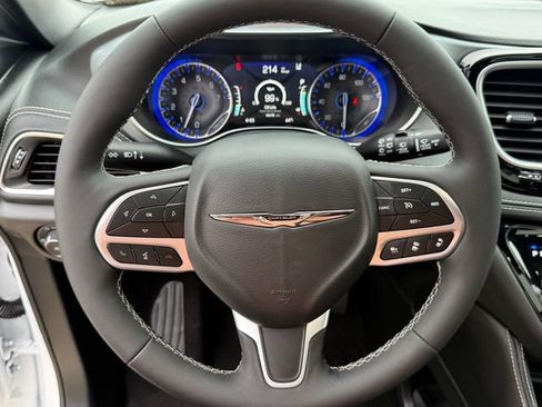 Used 2026 Chrysler Pacifica Limited FWD image 14