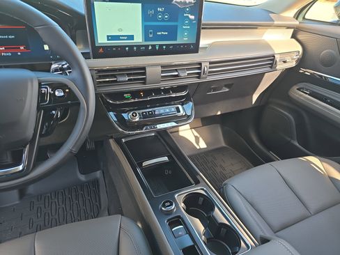 New 2026 Lincoln Corsair Premiere image 20