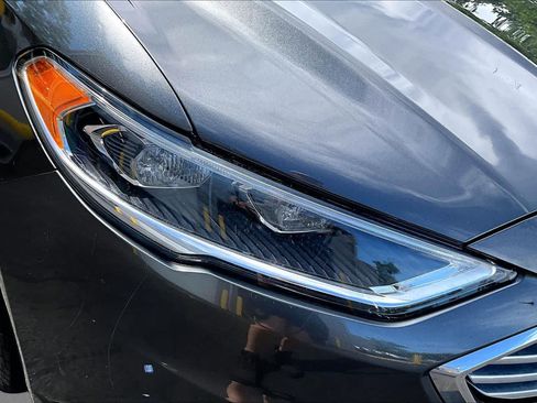 Used 2018 Ford Fusion SE w/ Fusion SE Technology Package FWD image 27
