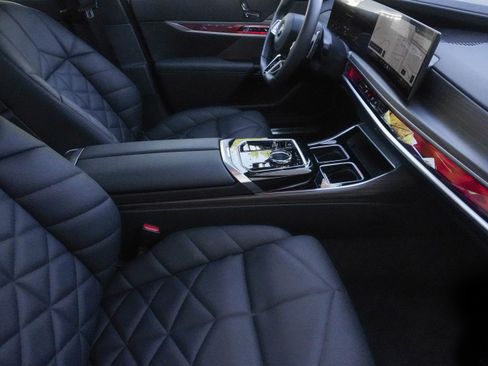 Certified 2024 BMW 740i RWD image 10