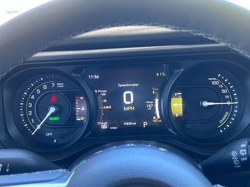 Certified 2025 Jeep Wrangler Sahara image 24