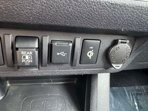 Used 2020 Toyota Tacoma TRD Sport w/ Technology Package AWD/4WD image 35