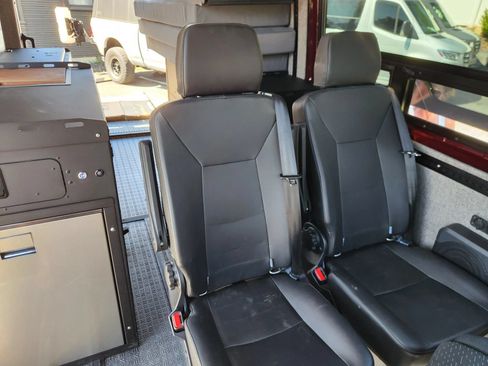 Used 2024 Mercedes-Benz Sprinter 2500 image 68
