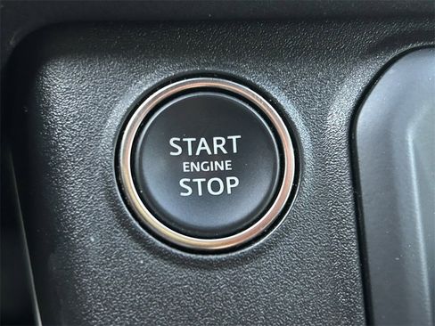 Used 2023 Land Rover Defender 130 X-Dynamic SE image 32