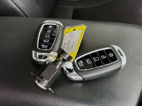 Used 2022 Hyundai Elantra Limited FWD image 21