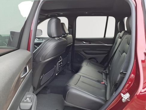 New 2025 Jeep Grand Cherokee Limited image 10