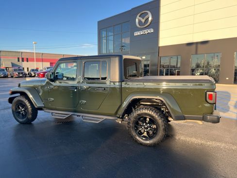 Used 2022 Jeep Gladiator Willys image 3