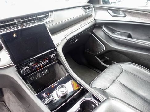 Used 2022 Jeep Grand Cherokee Limited image 21