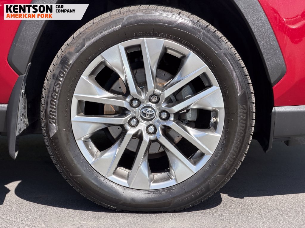 Used 2019 Toyota RAV4 XLE Premium w/ Cold Weather Package AWD/4WD image 12