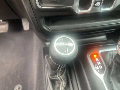 Used 2021 Jeep Gladiator Overland AWD/4WD image 15