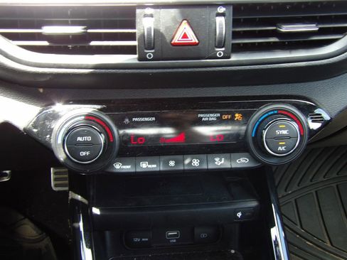 Used 2023 Kia Forte GT-Line w/ GT-Line Premium Package FWD image 17