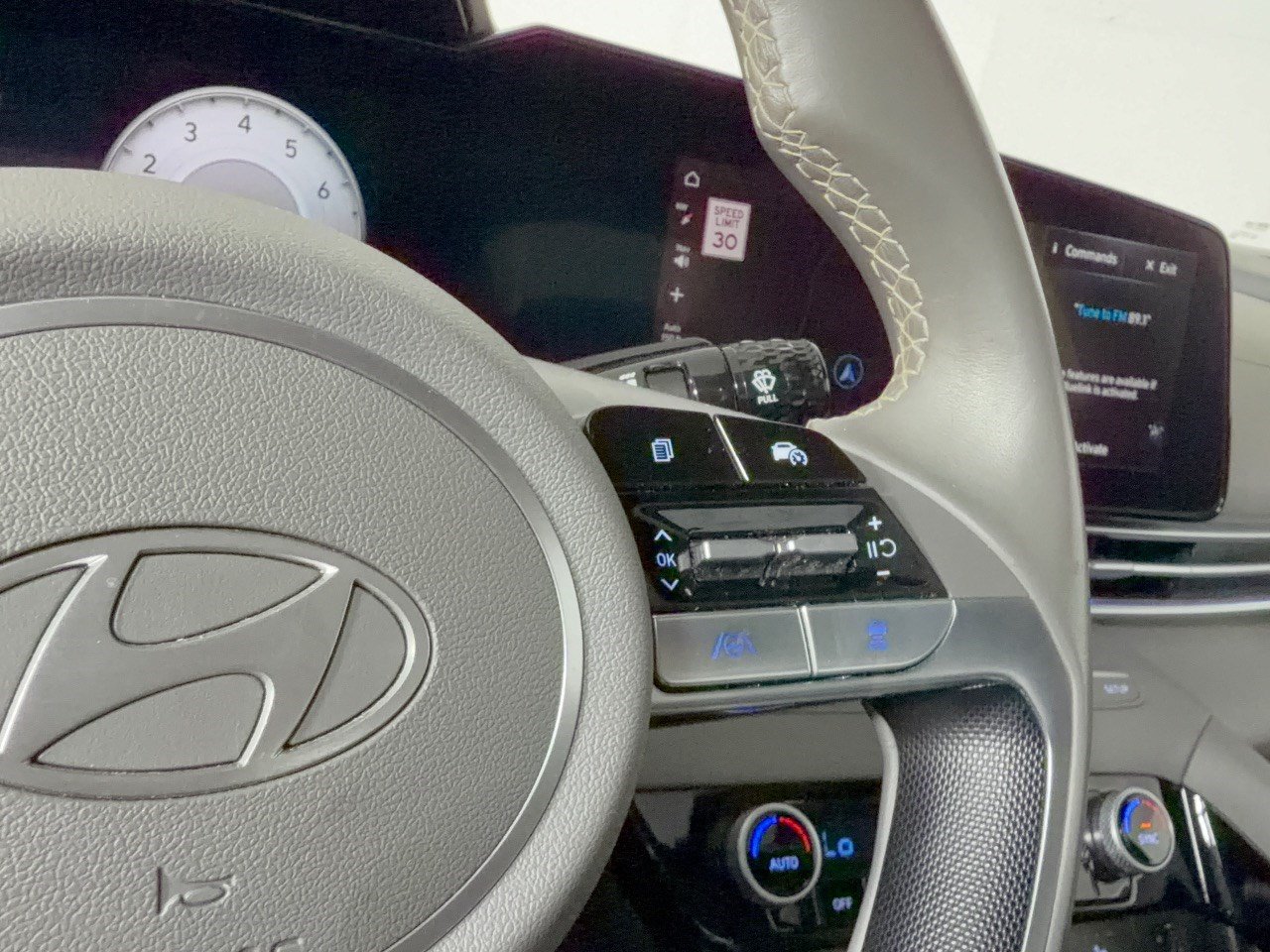 Used 2025 Hyundai Elantra SEL FWD image 19