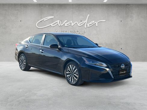 Used 2023 Nissan Altima 2.5 SV image 2