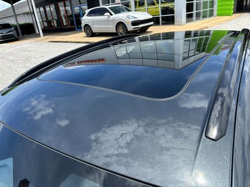 Used 2025 Porsche Macan Electric RWD image 29