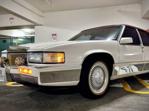Used 1990 Cadillac Fleetwood 60 Special FWD image 3