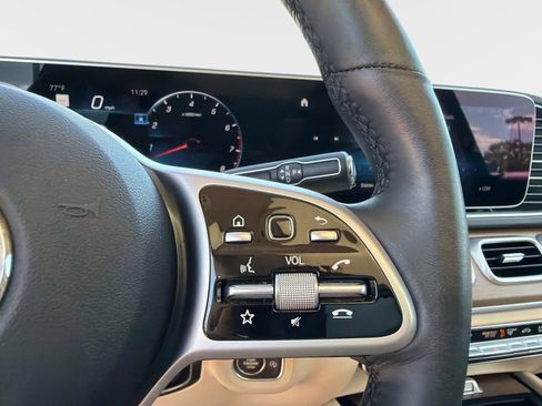 Used 2021 Mercedes-Benz GLS 580 4MATIC image 27