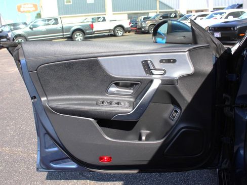 Used 2020 Mercedes-Benz CLA 250 image 17