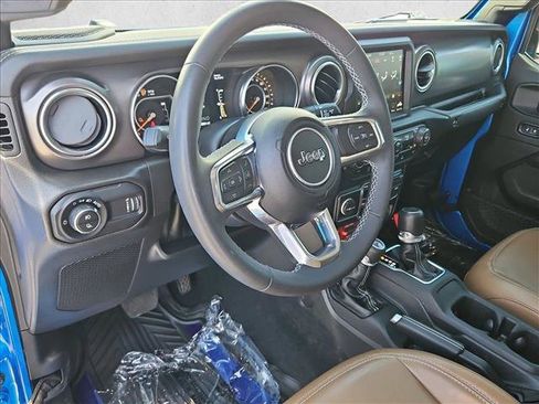 Used 2023 Jeep Gladiator Rubicon w/ Trailer Tow Package AWD/4WD image 10