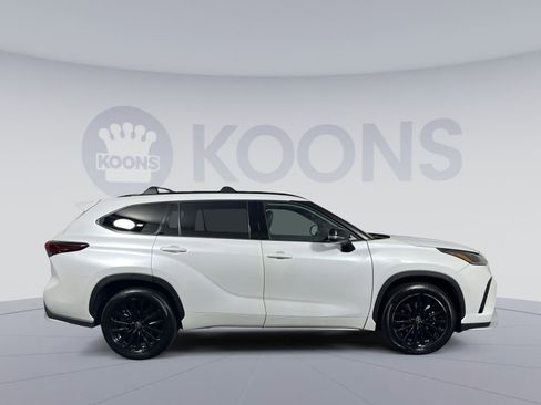 Used 2023 Toyota Highlander XSE image 8